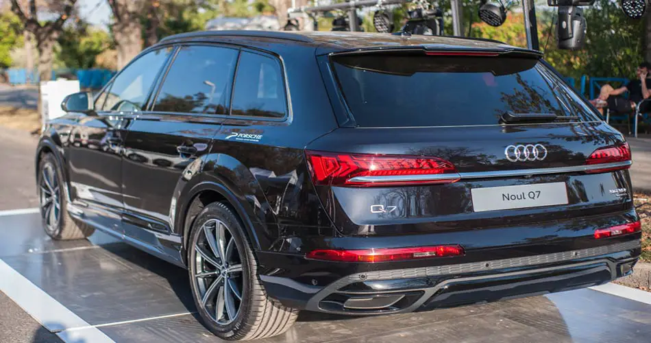 Audi Q7 SUV in Grey.