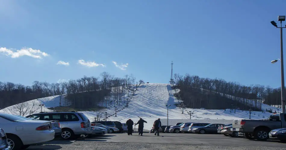Crowded day at Perfect North Slopes in Indiana.