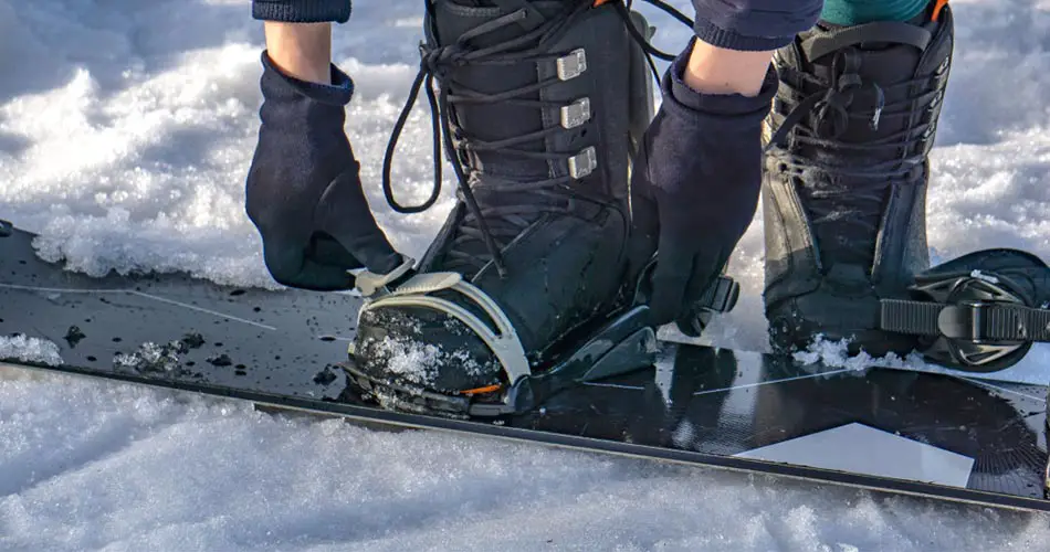 Lace up snowboard boots