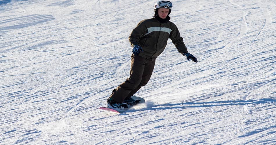 Snowboarding at Perfect North Slopes