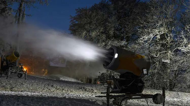 Blowing snow at Bear Creek.