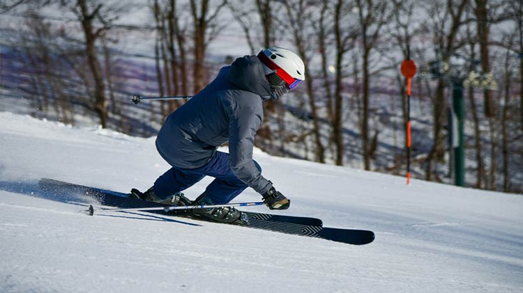 Advanced skier in central NY skiing.