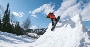 Calories Burnt Skiing vs Calories Burnt Snowboarding [This One Wins…]