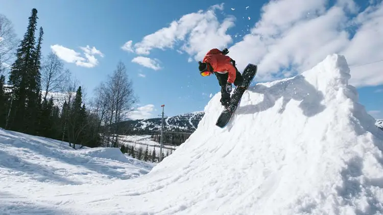 snowboarder on ramp clear sky