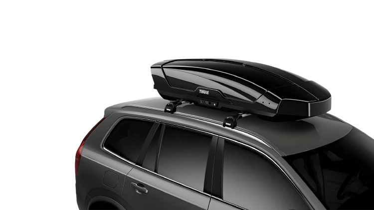 Thule roofbox on suv for skiing