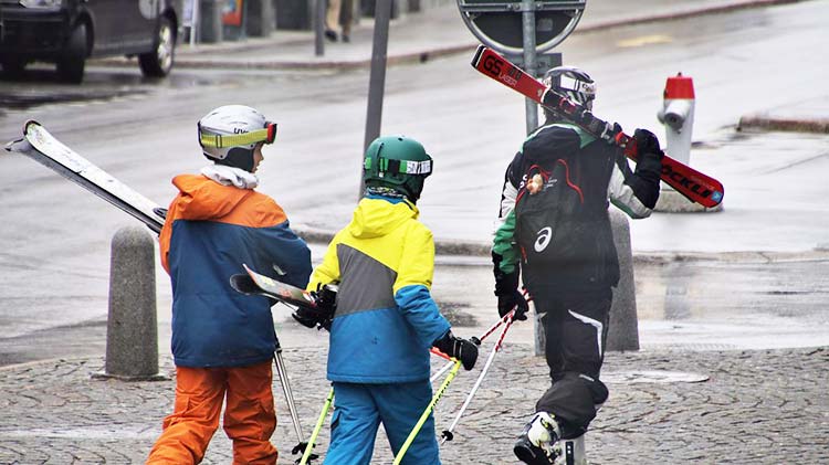 teen group skiers