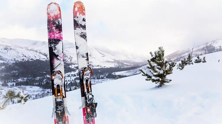 Skis on the ridge