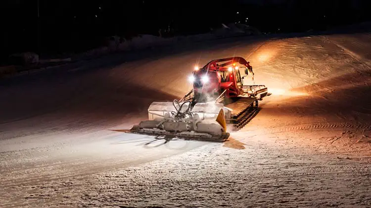 nighttime grooming runs snow cat